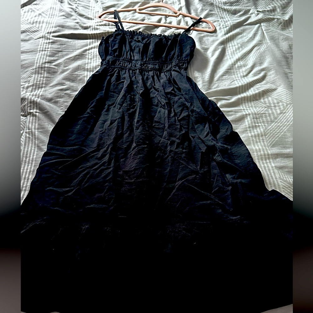 Beautiful black dress strapless size m so comfy